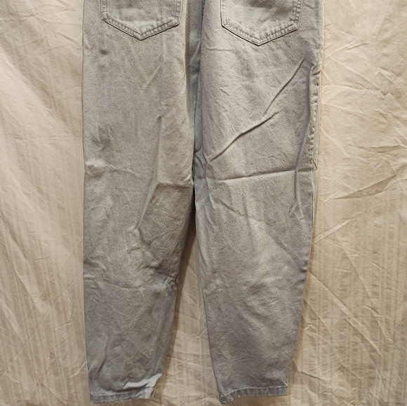 Boutique 1861 | Light Wash Denim | Tapered Highrise, Barrel Leg Jeans - Picture 4 of 7
